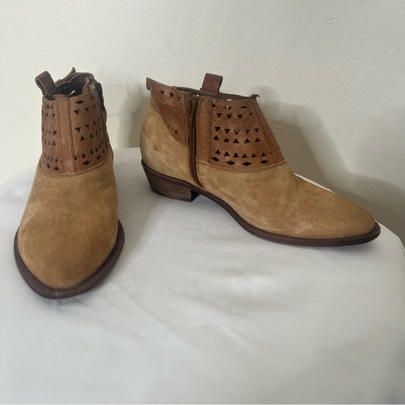 Bohetto Shoes - Women’s Bohetto Terra Cotta Suede/Leather Buckled Pointed Toe Ankle Boots Sz 37